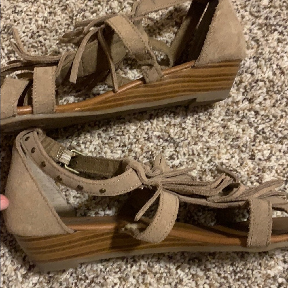 Minnetonka fringe wedges 🌻 - Picture 8 of 9